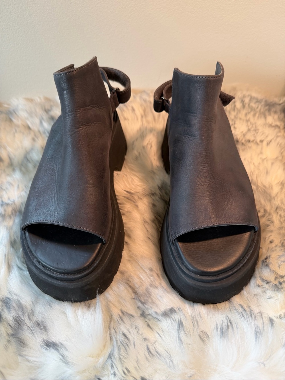 Women’s Black Open-Toe Platform Mules